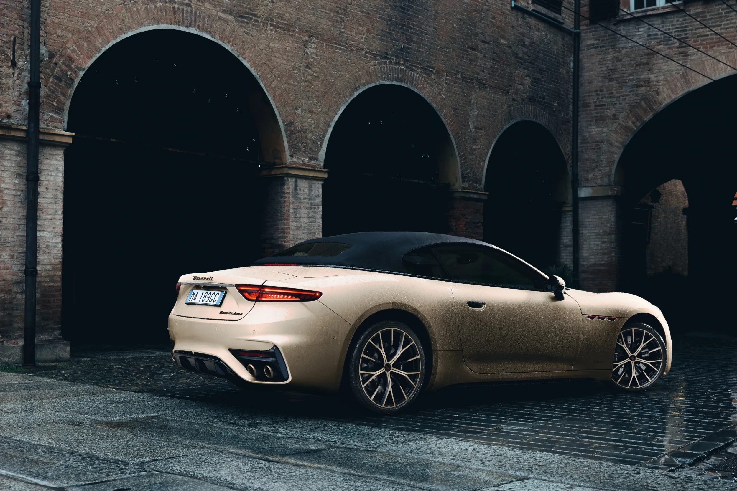 Maserati GranCabrio_Oro Lirico