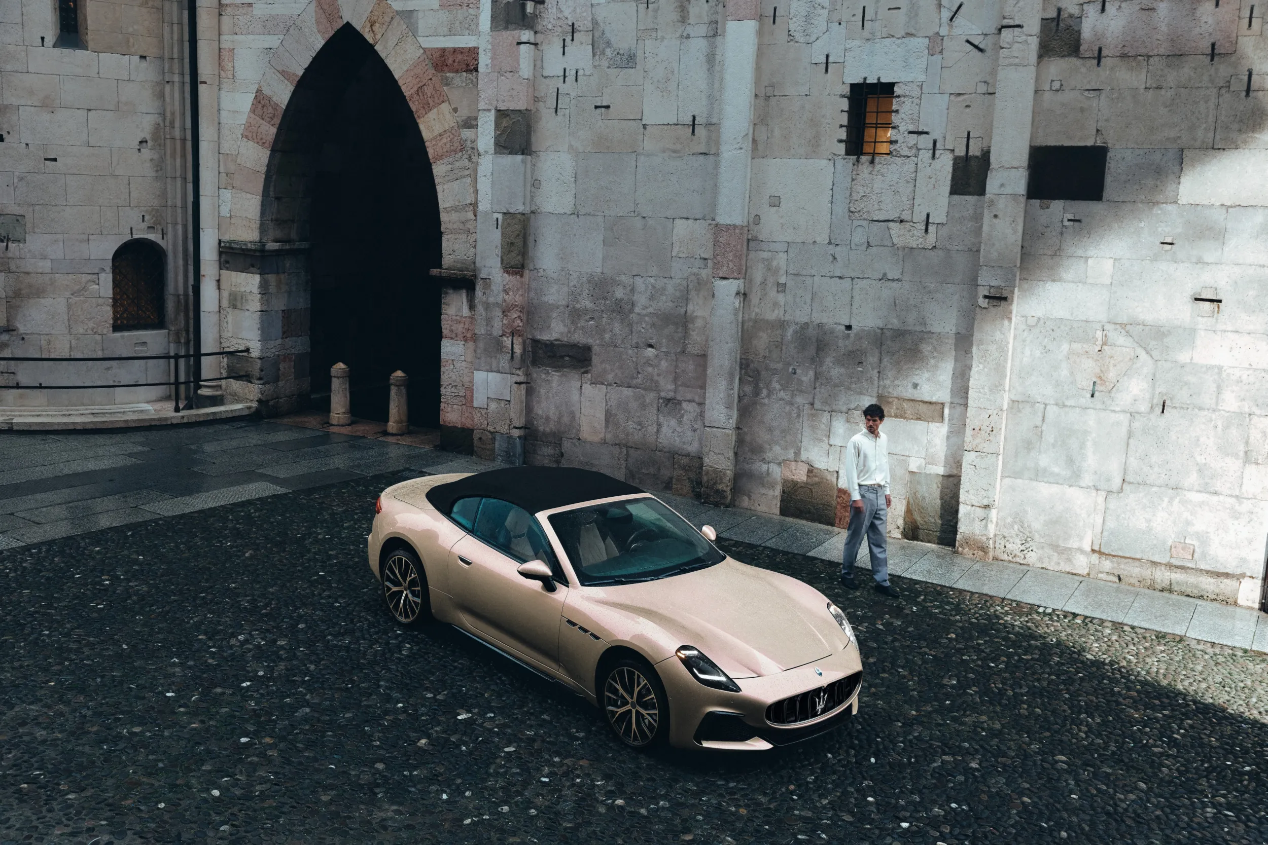 Maserati GranCabrio_Oro Lirico