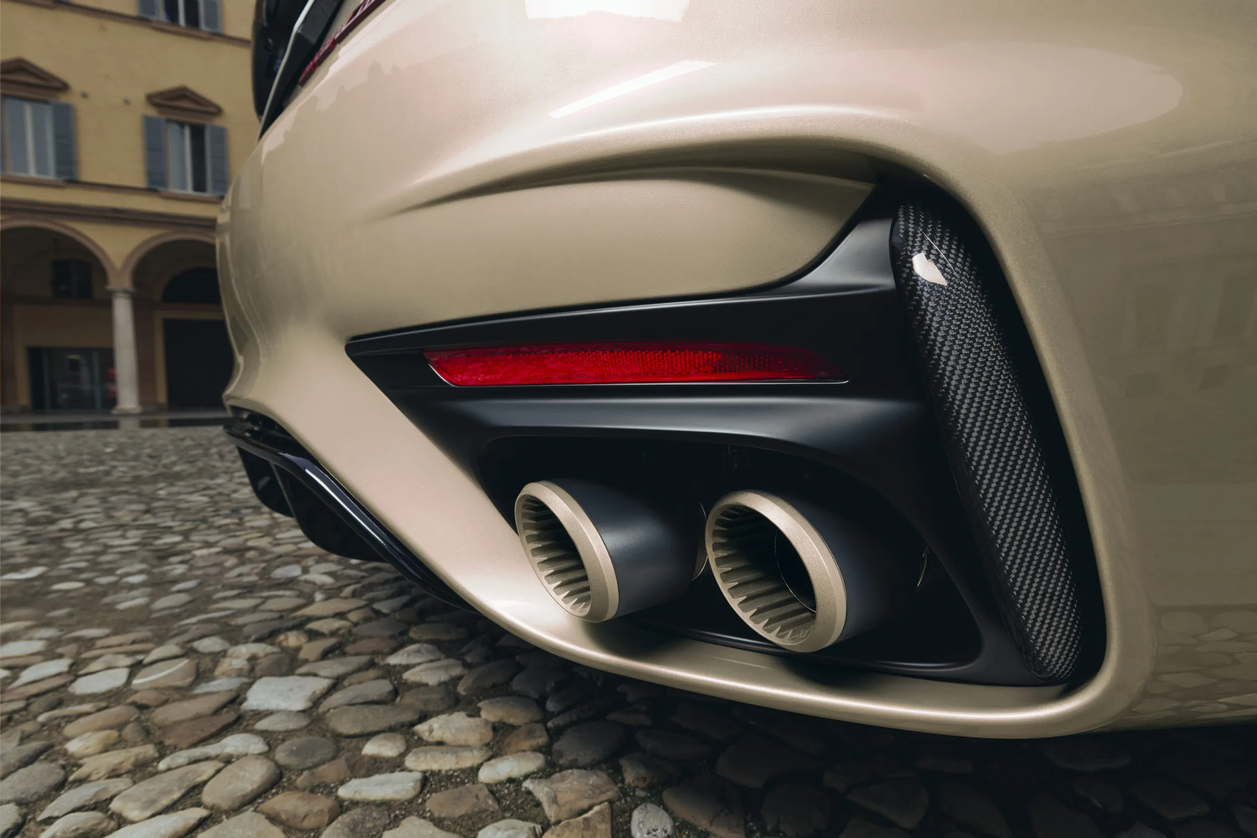 Maserati GranCabrio_Oro Lirico
