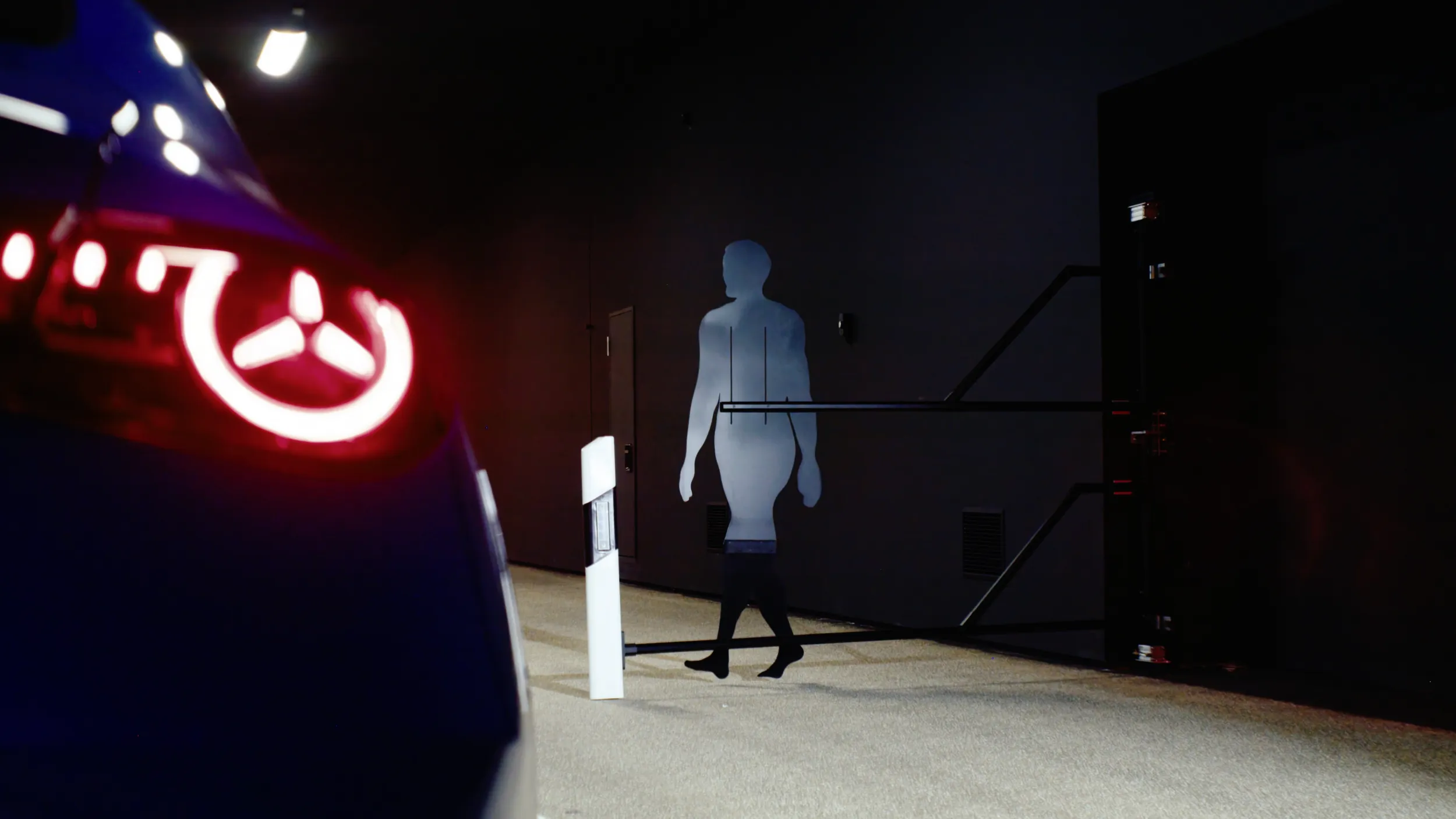 Mercedes-Benz opens most advanced light testing center in the automotive industry