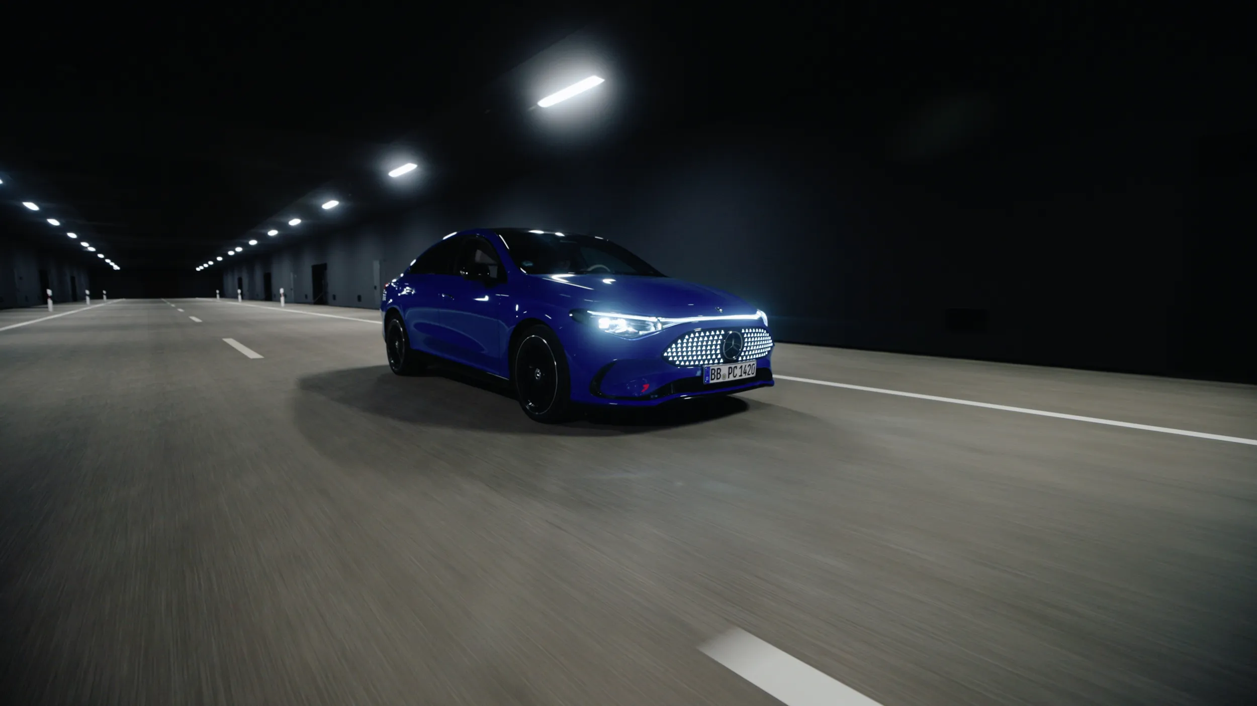 Mercedes-Benz opens most advanced light testing center in the automotive industry
