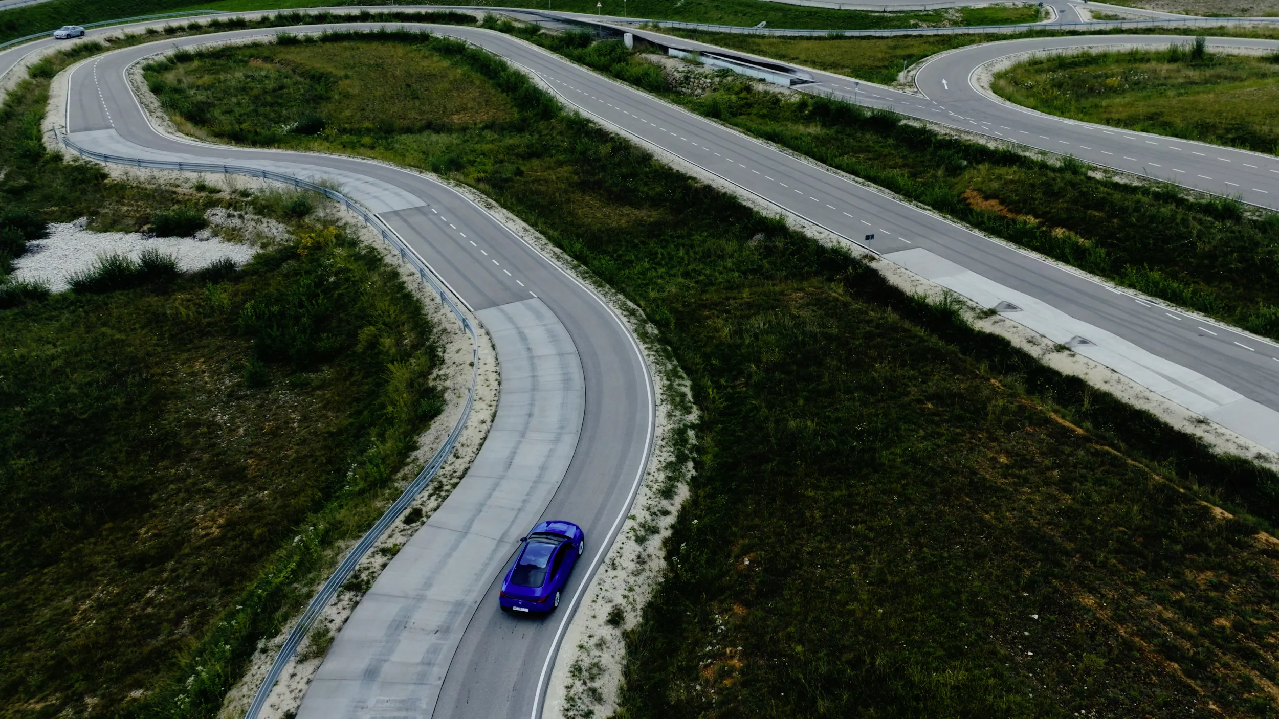 Mercedes-Benz opens most advanced light testing center in the automotive industry