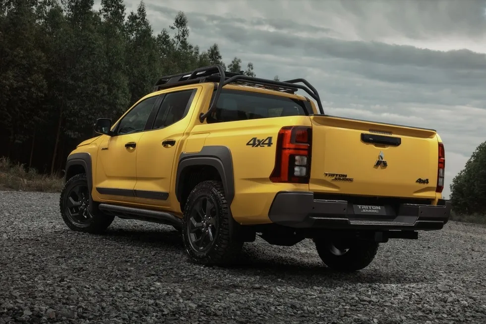Mitsubishi Triton Savana