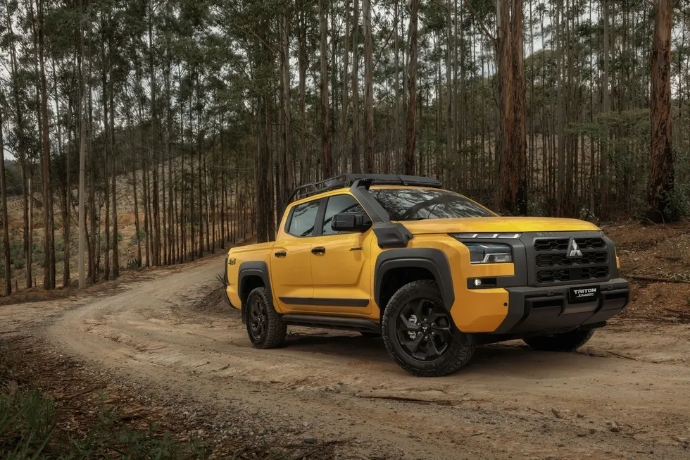 Mitsubishi Triton Savana