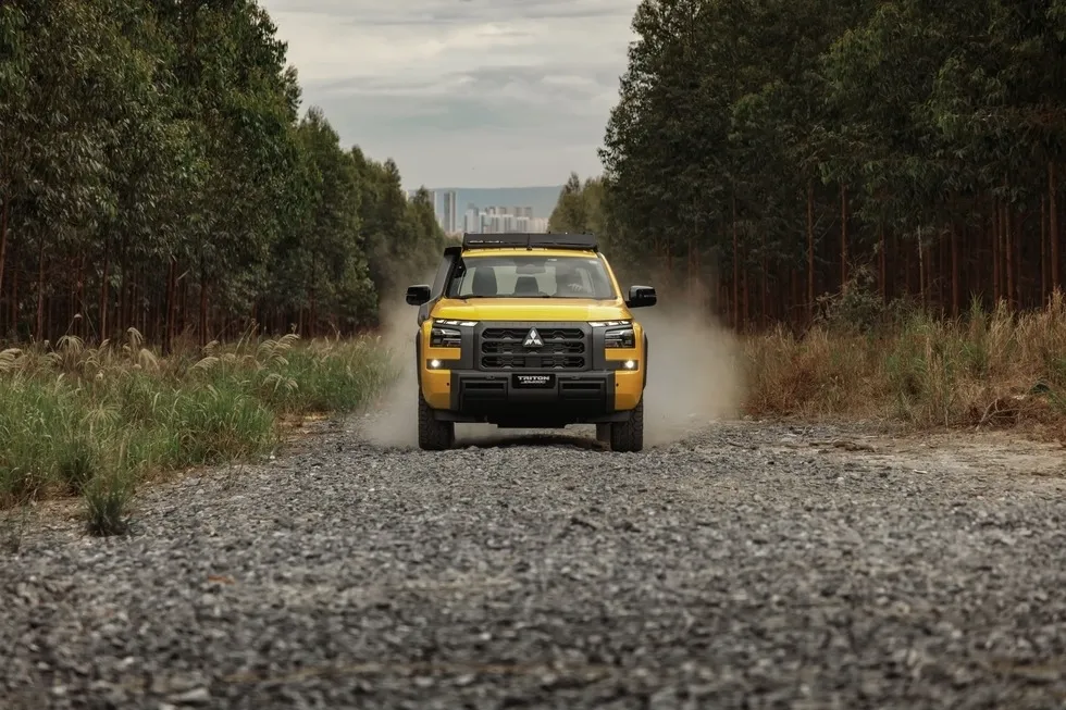 Mitsubishi Triton Savana