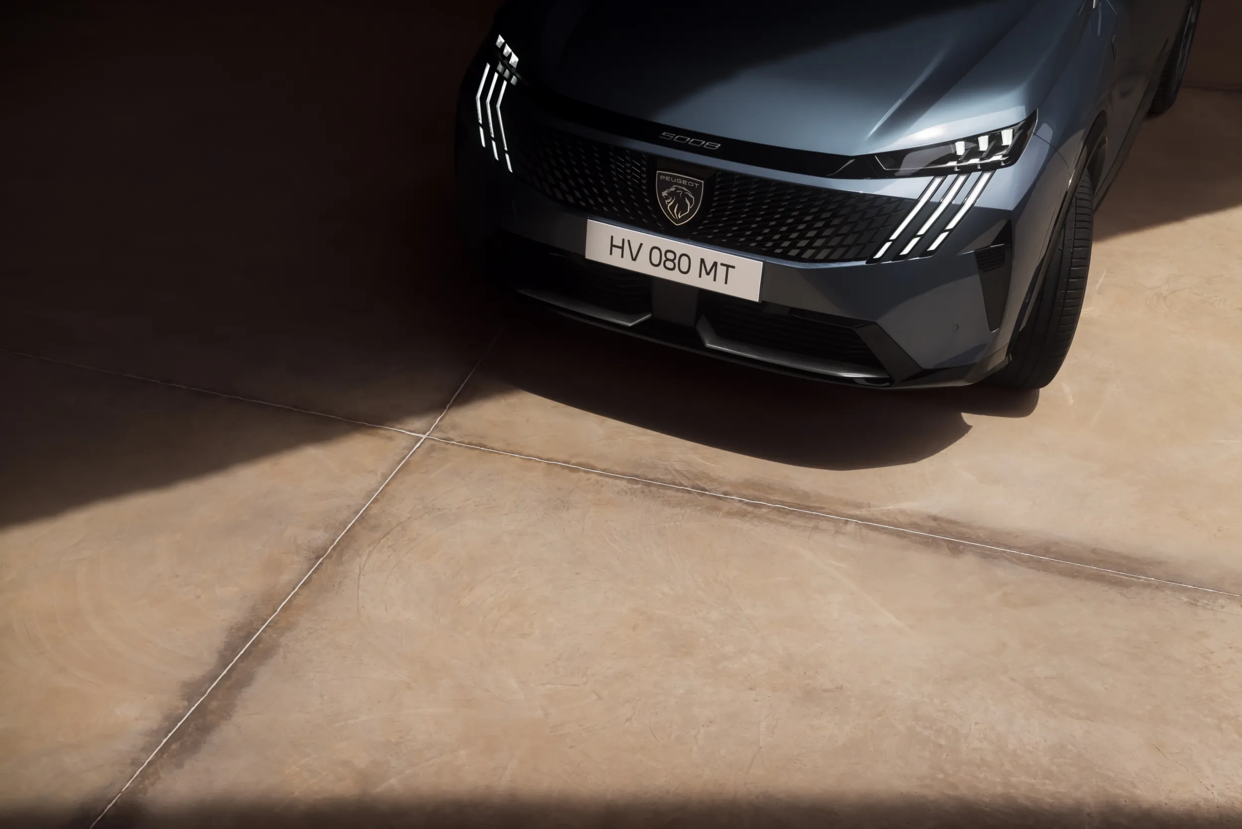 Peugeot E-5008