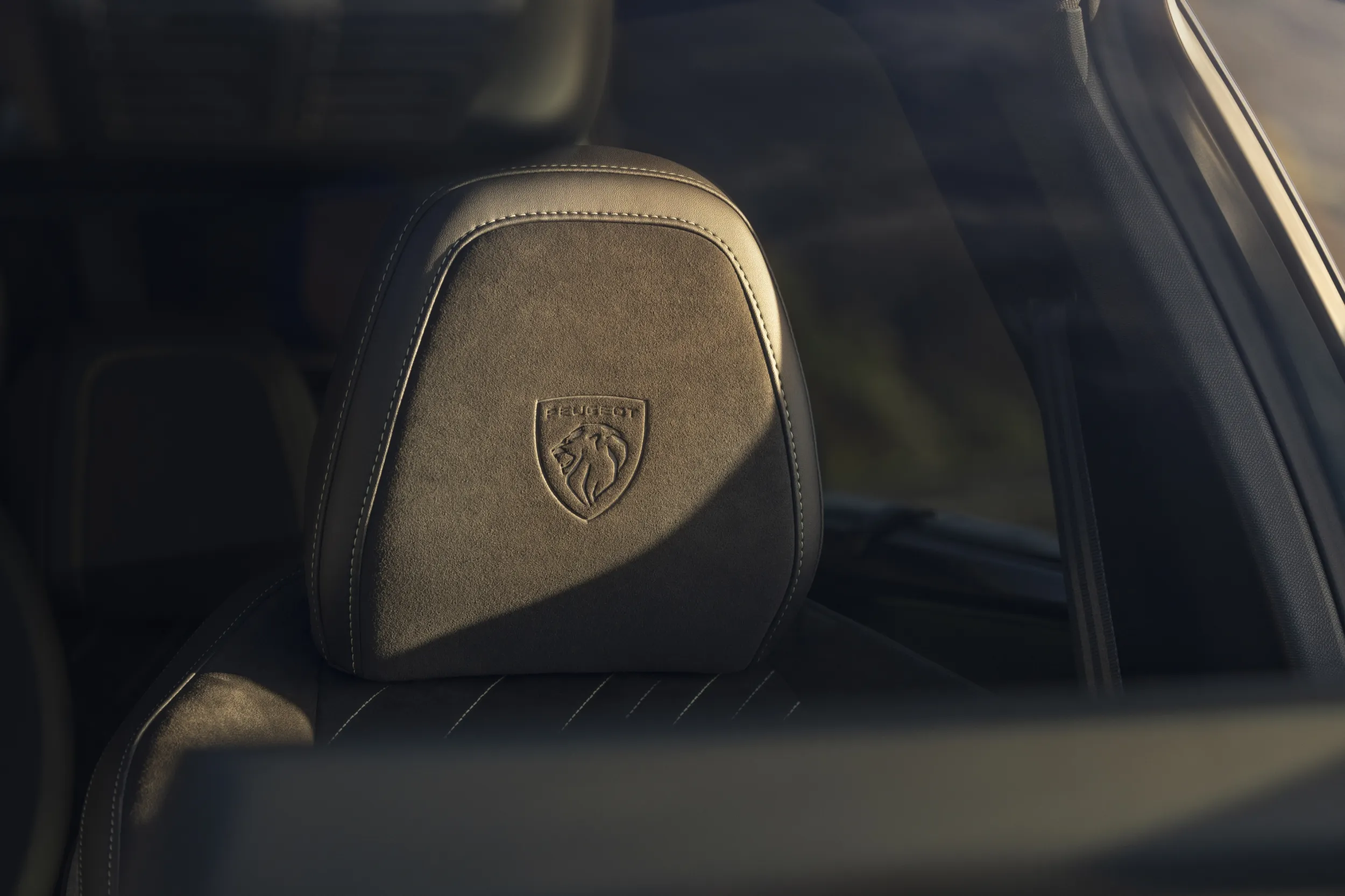 Peugeot E-5008