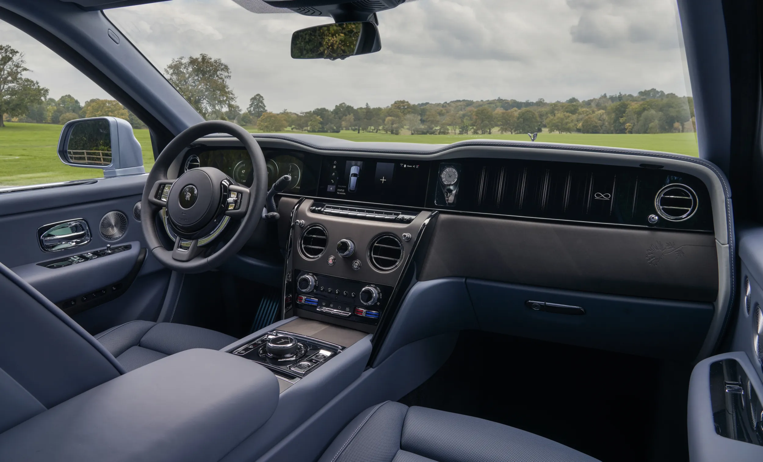 Rolls-Royce Black Badge Cullinan Daisy
