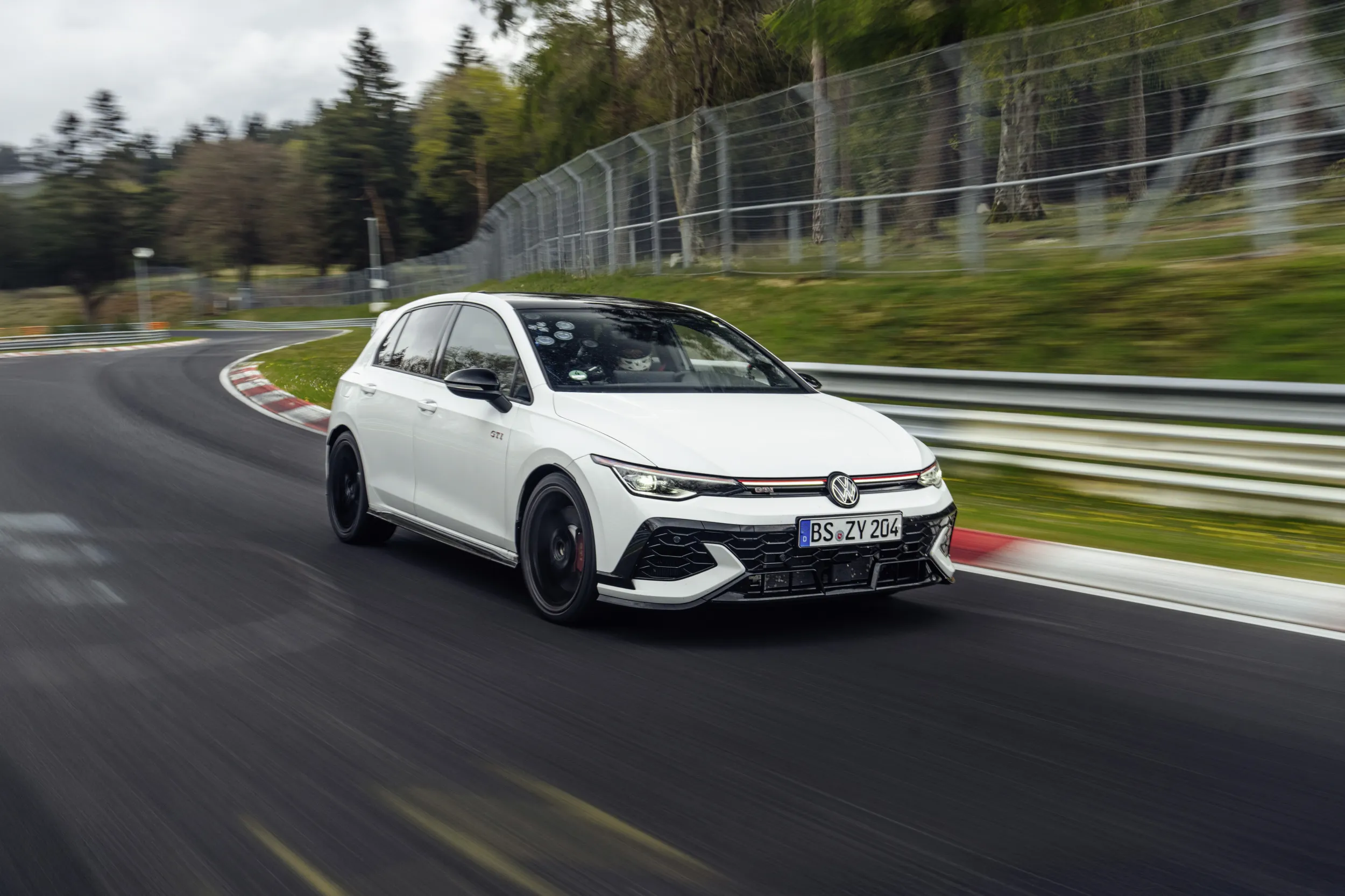 Volkswagen Golf GTI EDITION 50