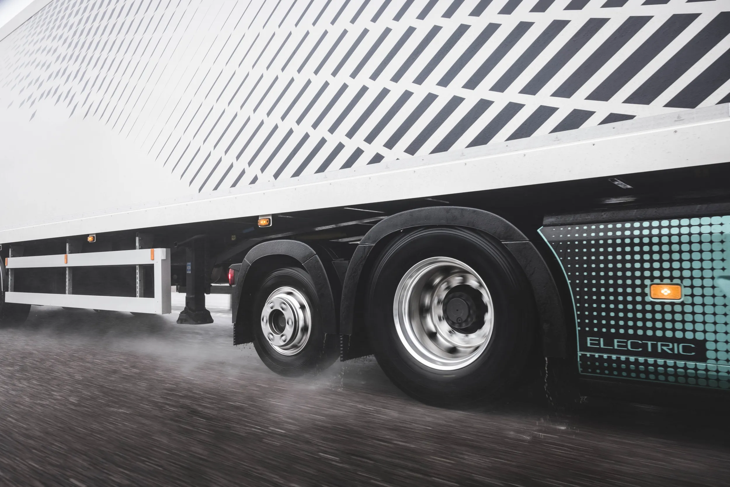 Volvo FH Aero Electric E-axle