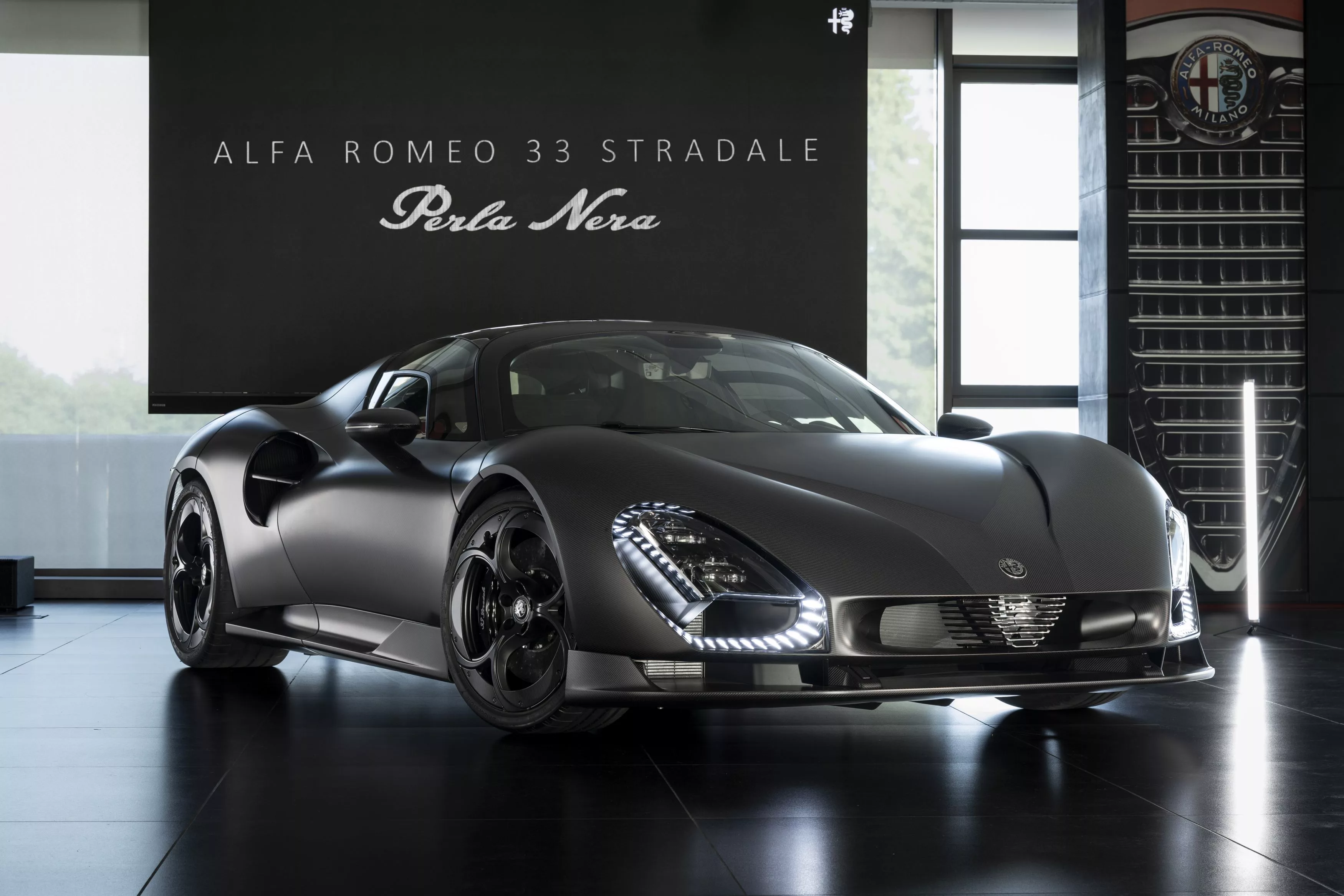 Alfa Romeo 33 Stradale Perla Nera