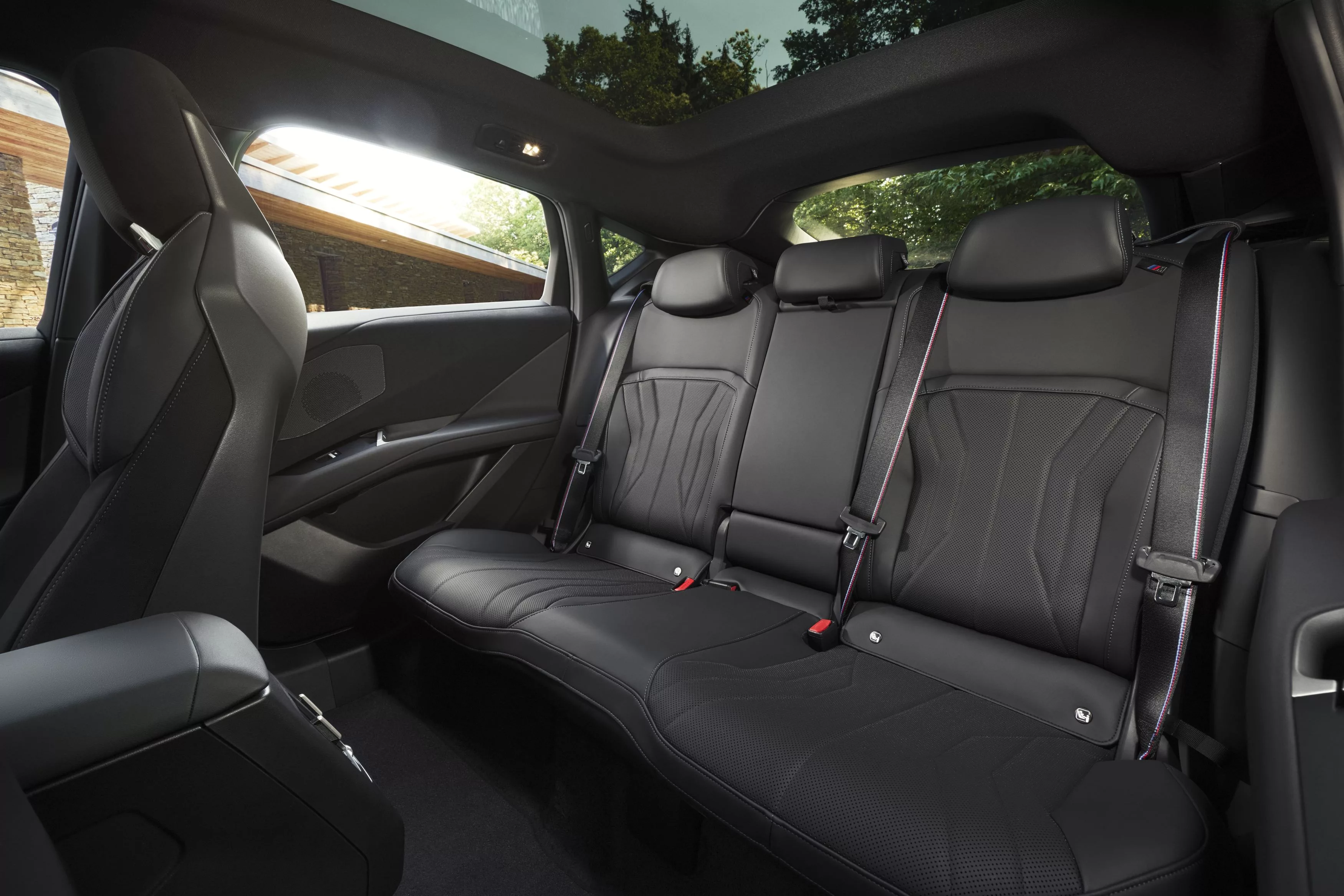 BMW iX4