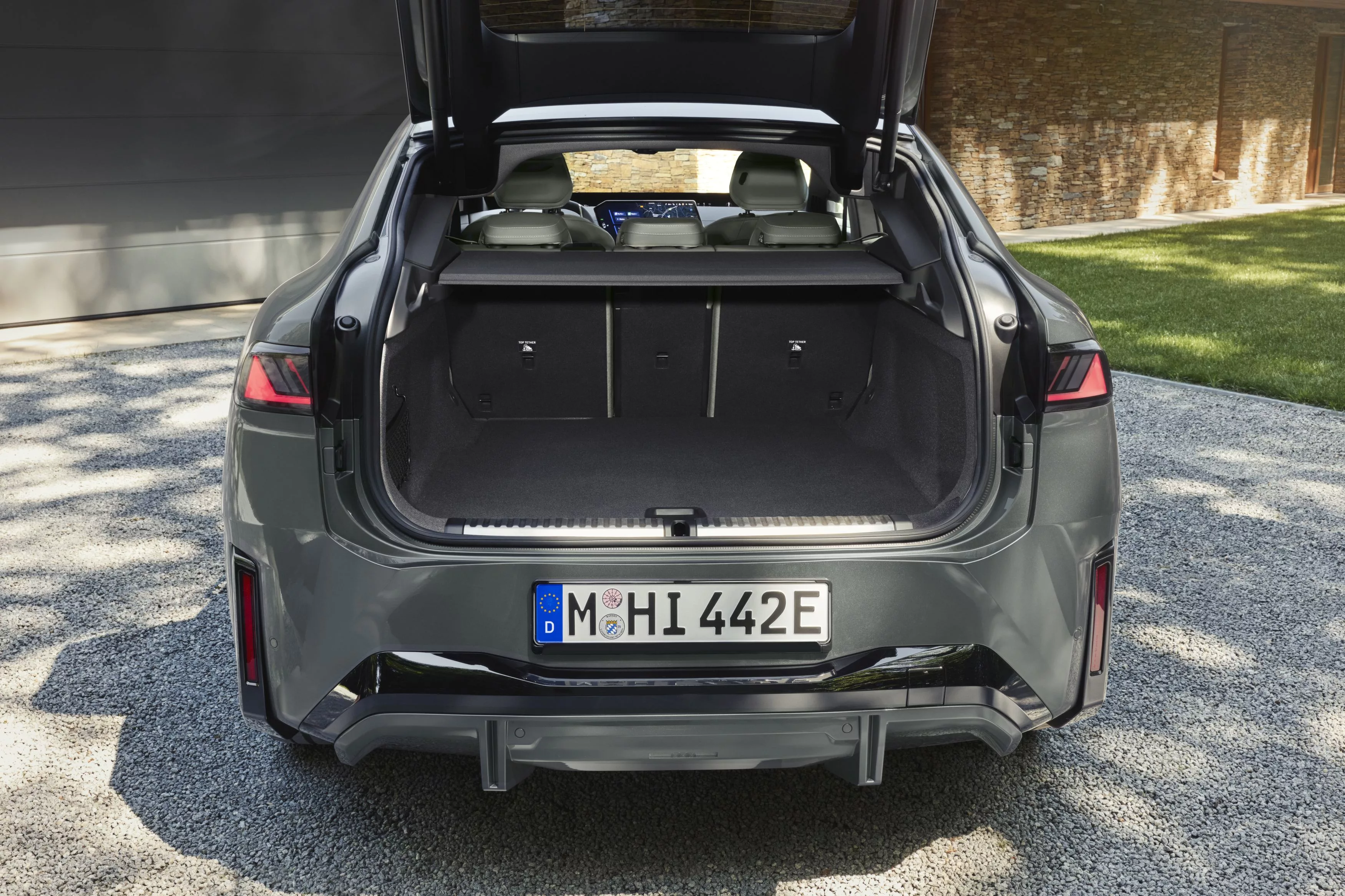 BMW iX4