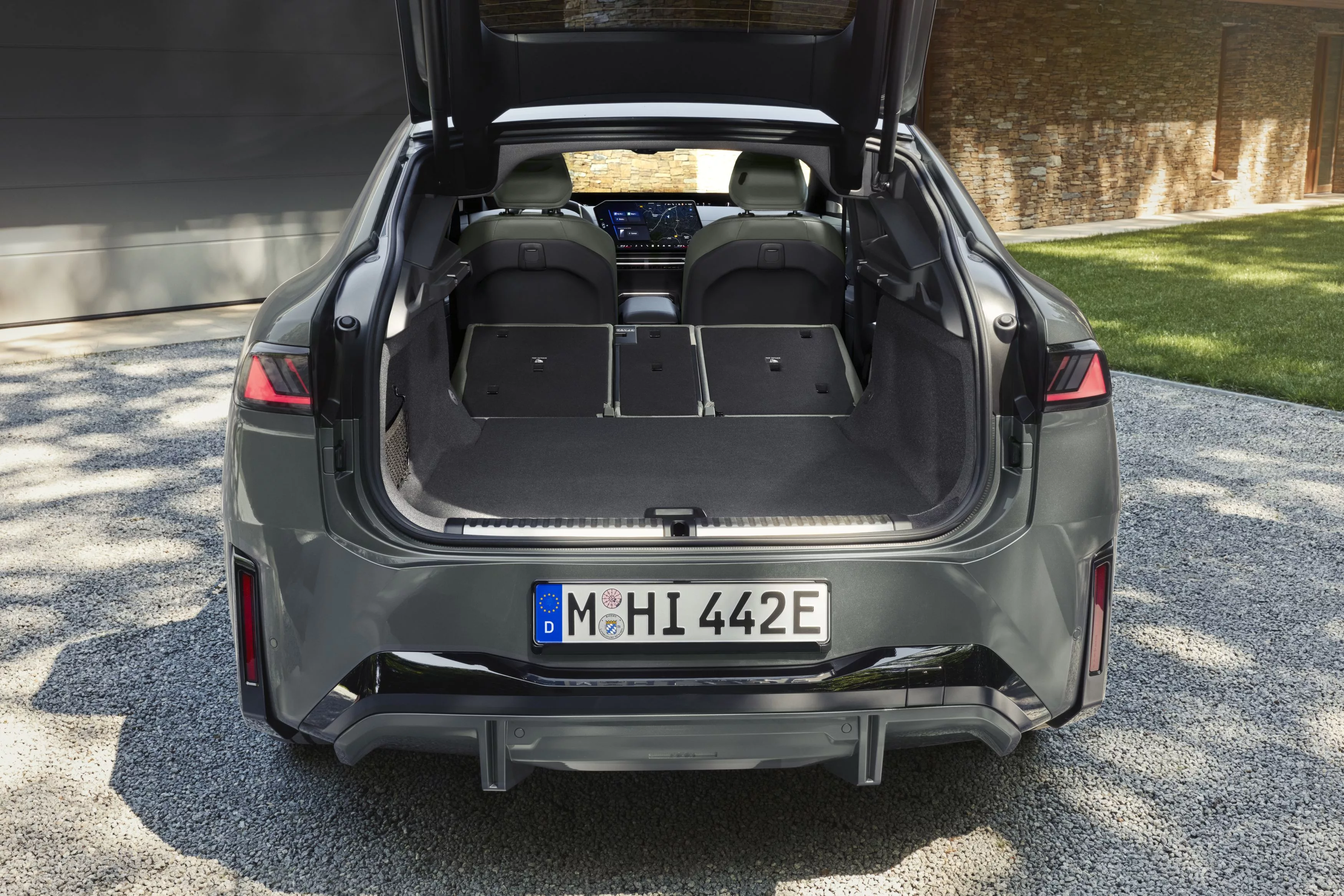 BMW iX4