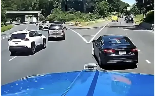 auto.pub 2 cars almost crash 31.03.26