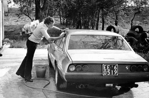 auto.pub Ferrari 365 GT4 2+2 24.09.25