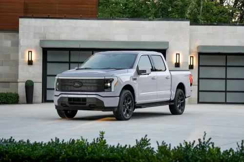 auto.pub Ford F-150 Lightning 10.11.25