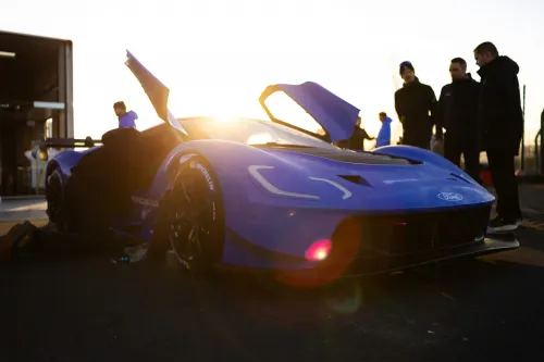 auto.pub Ford GT Mk IV Conquers the Green Hell 06.04.26