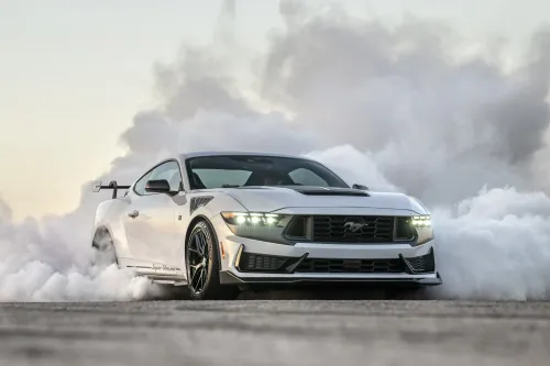 auto.pub Hennessey SUPER VENOM Mustang Dark Horse 26.02.25
