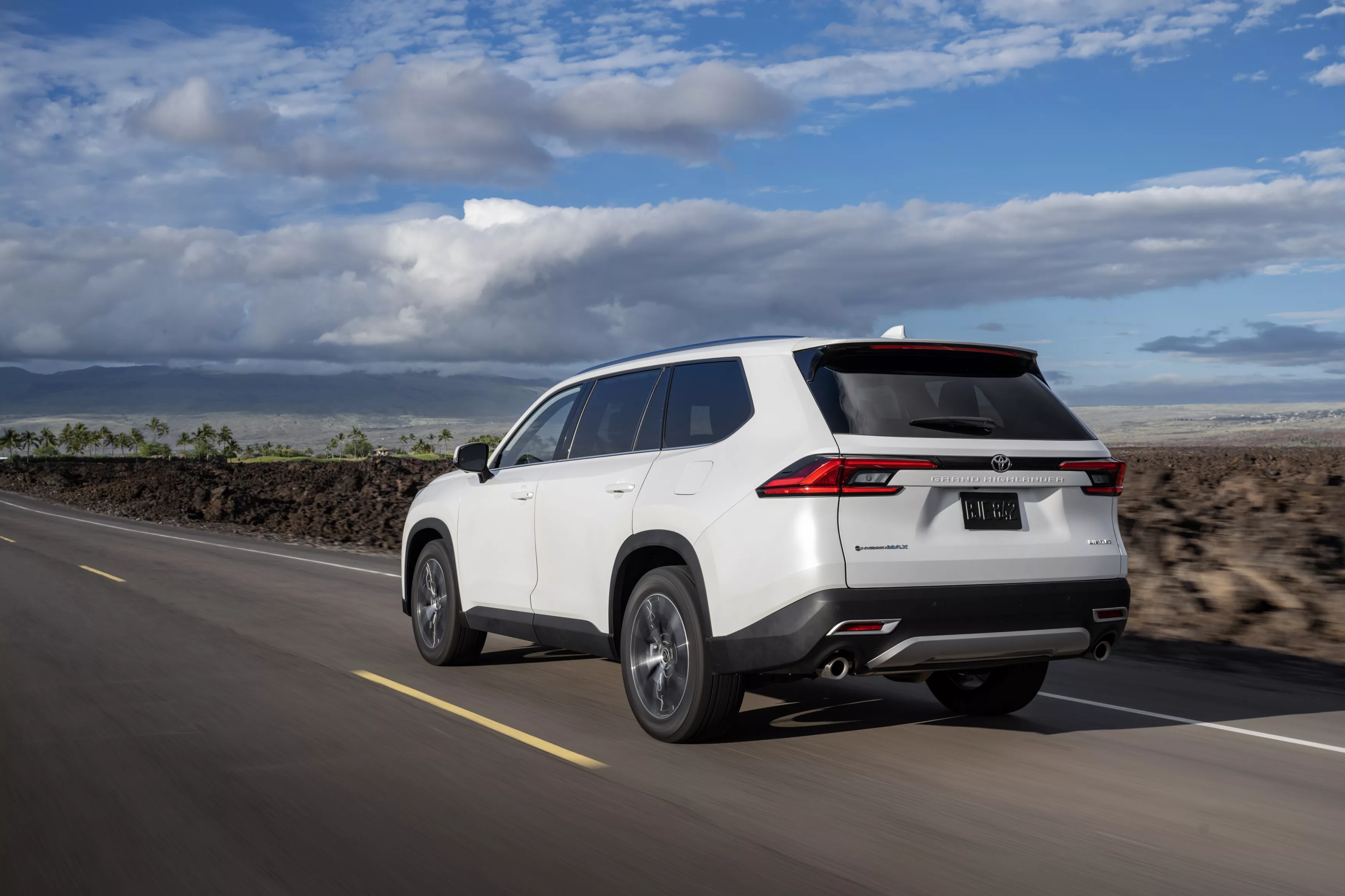 Toyota Grand Highlander Hybrid Woodland Edition