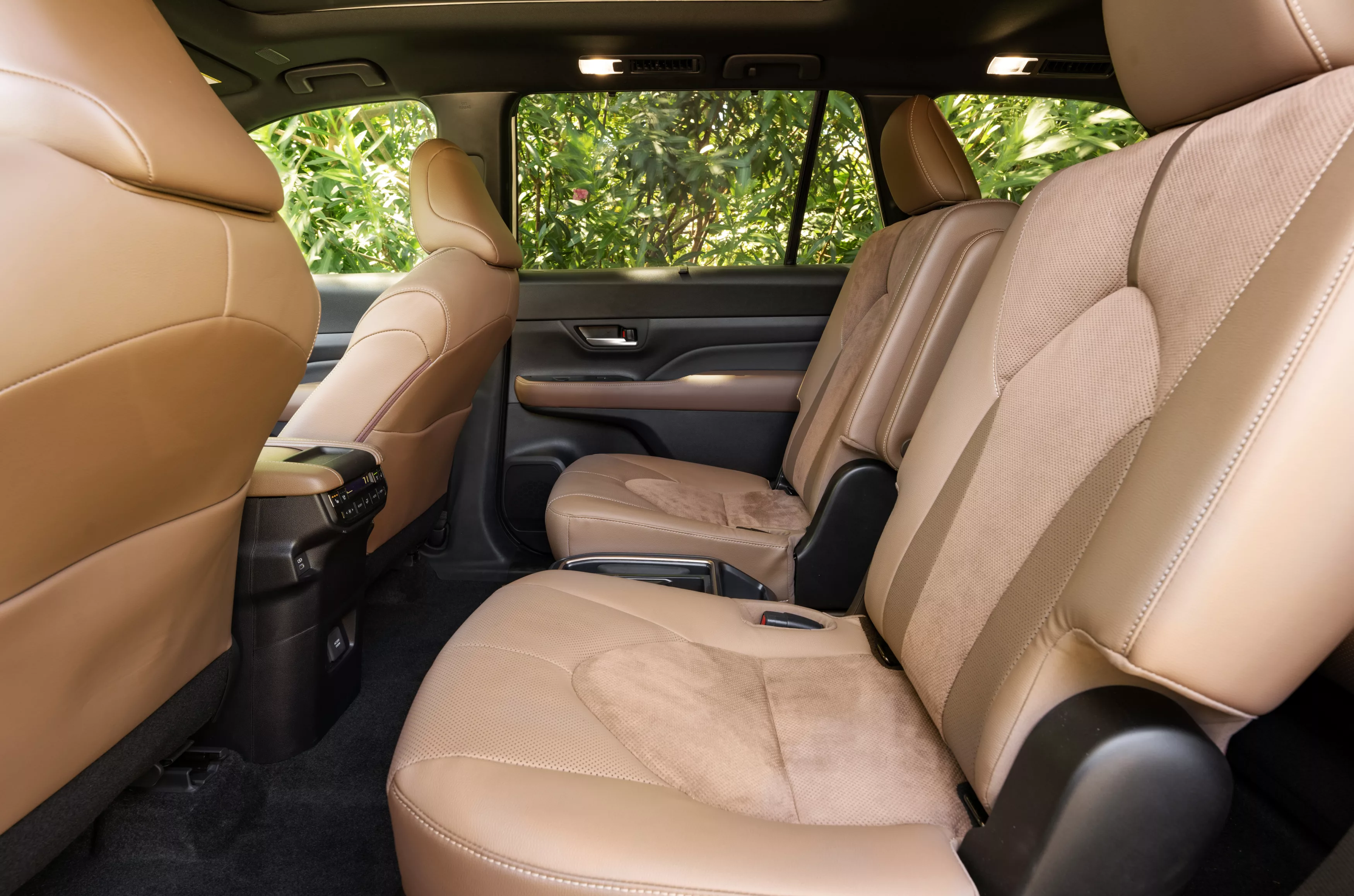Toyota Grand Highlander Hybrid Woodland Edition