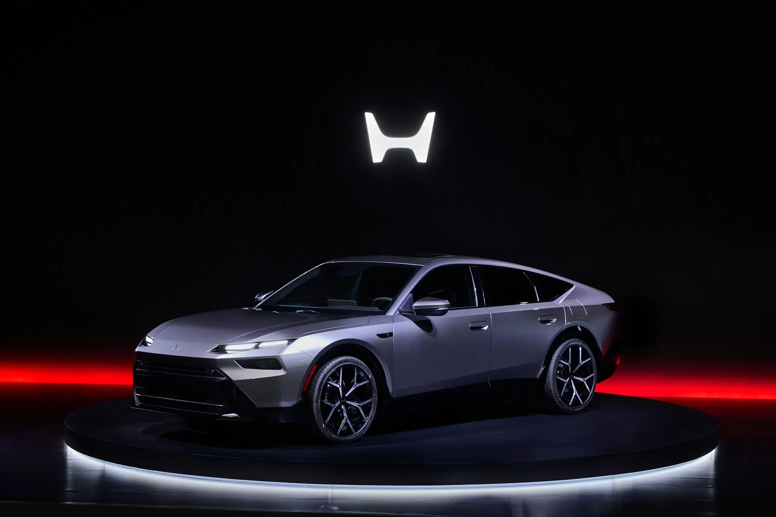 Honda näitas hübriidsedaani prototüüpi, mis võib viidata uuele Accordile – auto.pub
