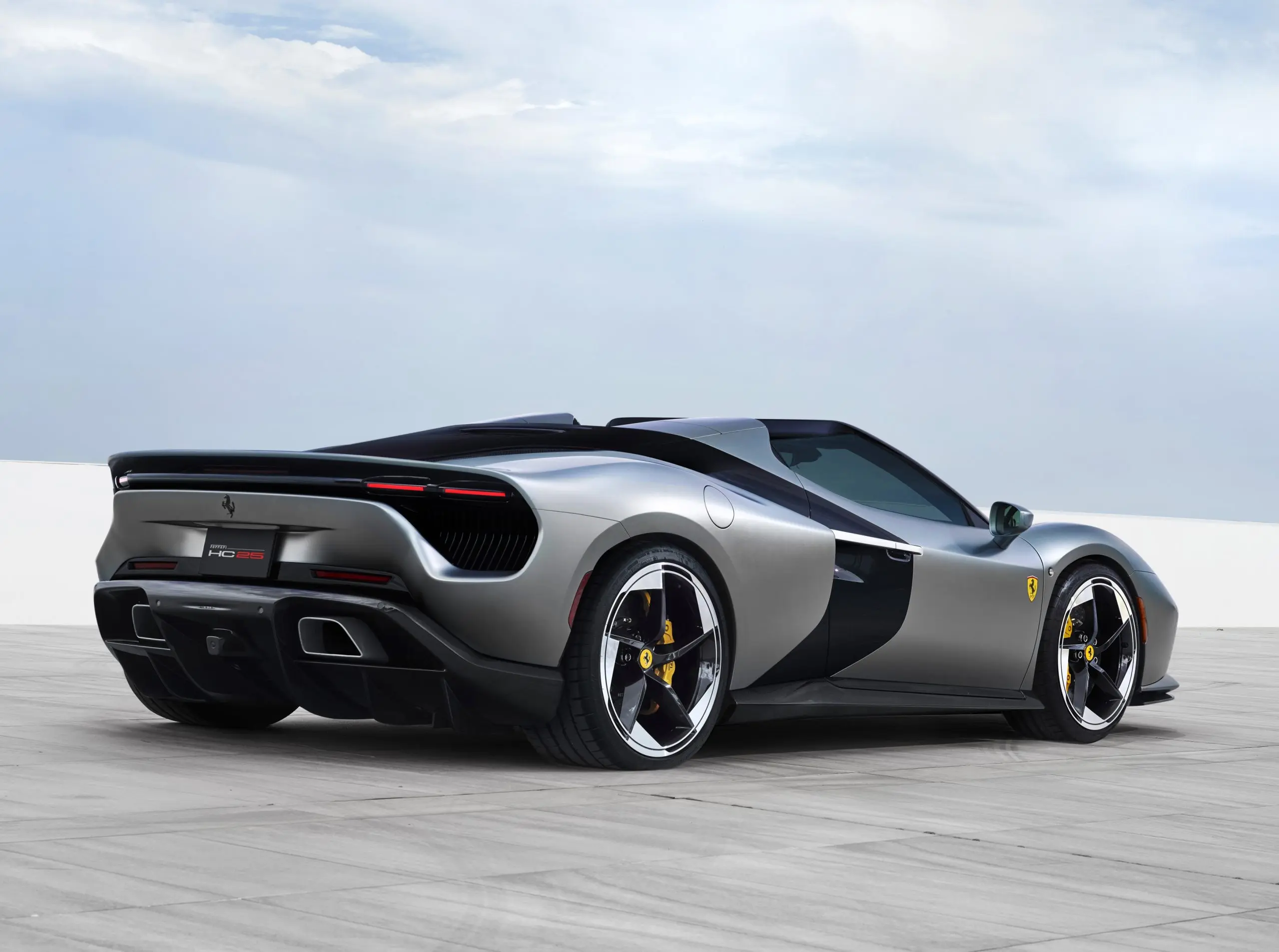 Ferrari HC25 on ainukordne F8 Spideril põhinev V8-roadster – auto.pub