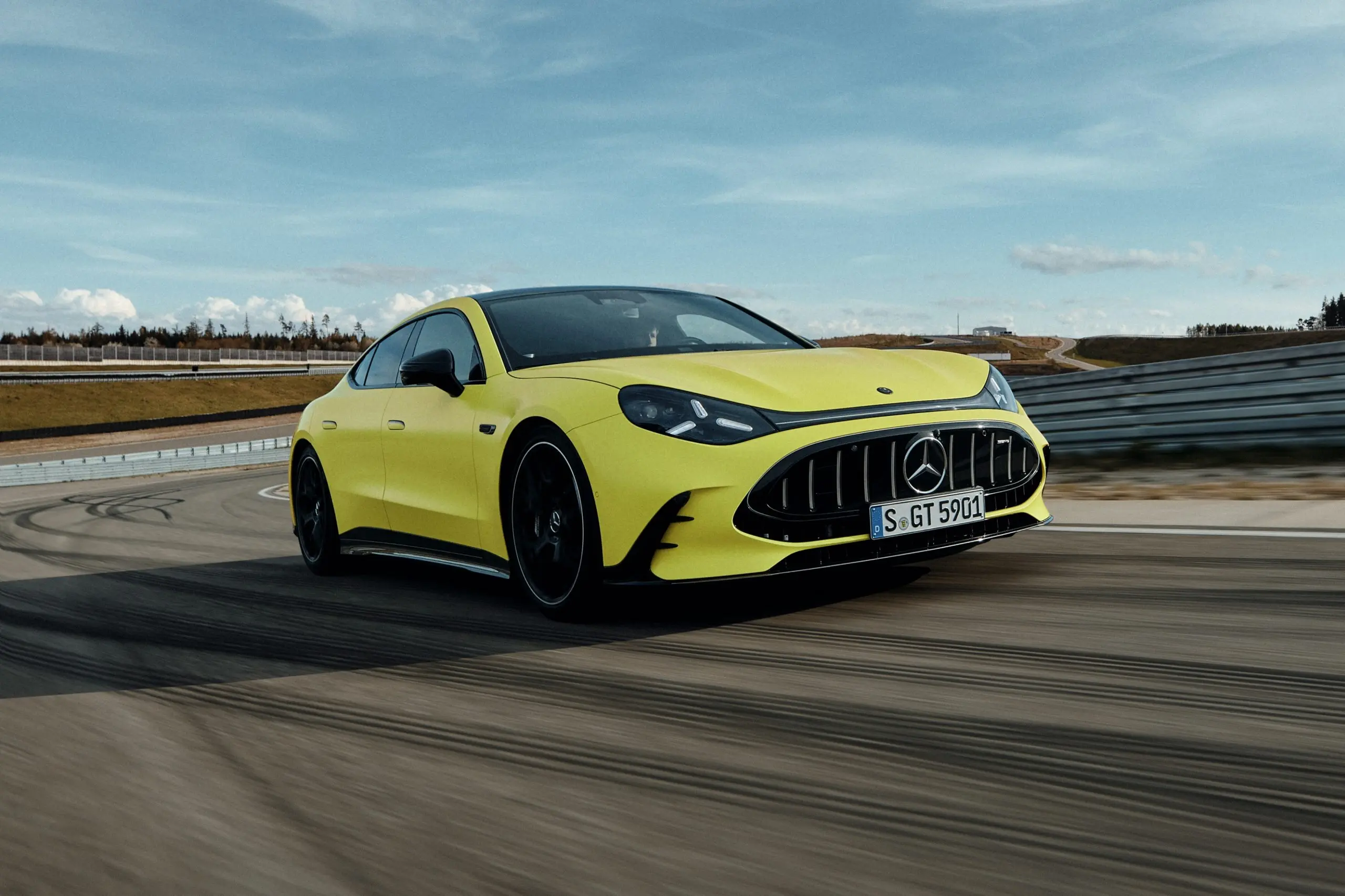 Neljaukseline Mercedes-AMG GT pakub 1169 hobujõudu ja digitaalset V8-illusiooni – auto.pub
