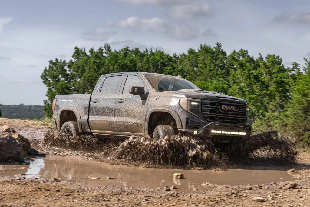 Hennessey pistab GMC Sierra AT4 kastiautosse 522 kW ja teeb sellest Raptor R-i konkurendi – auto.pub