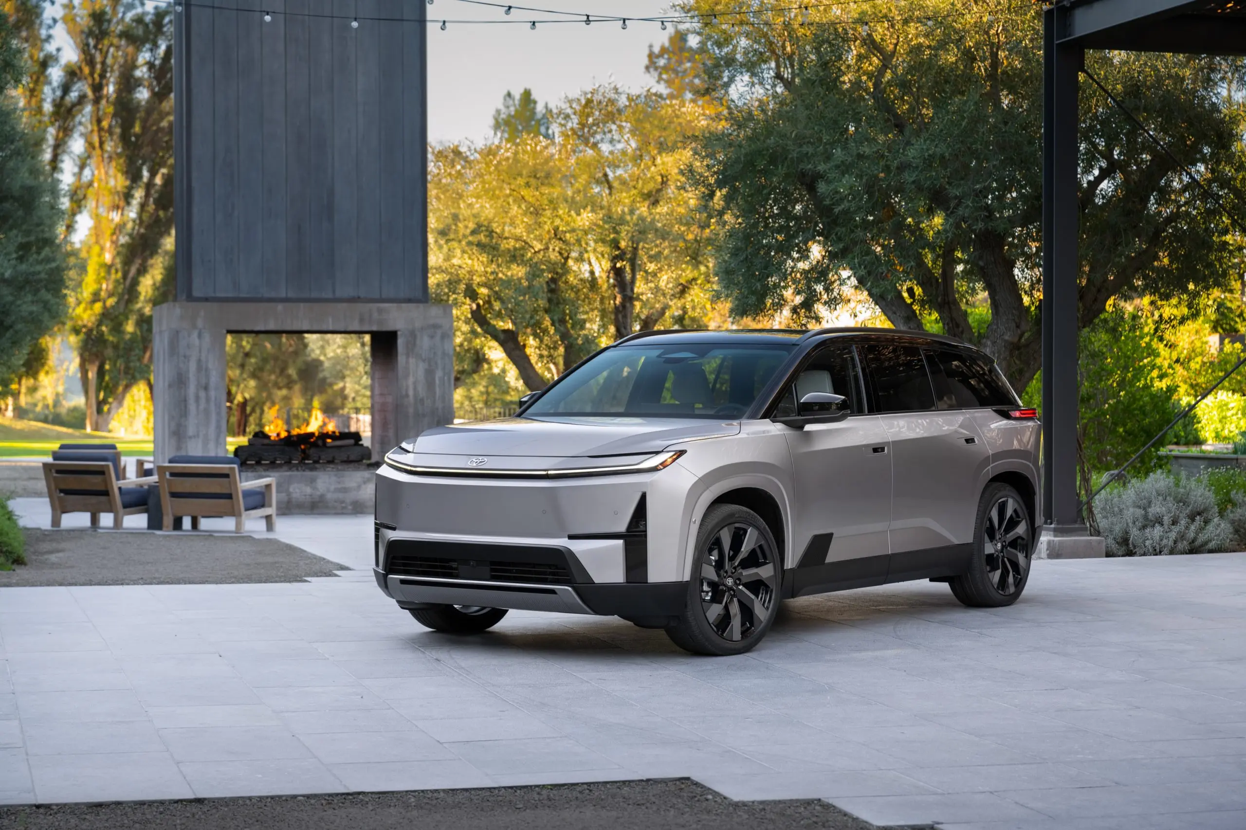 Toyota lükkab elektrilise Highlanderi vähemalt kaheksa nädalat edasi – auto.pub