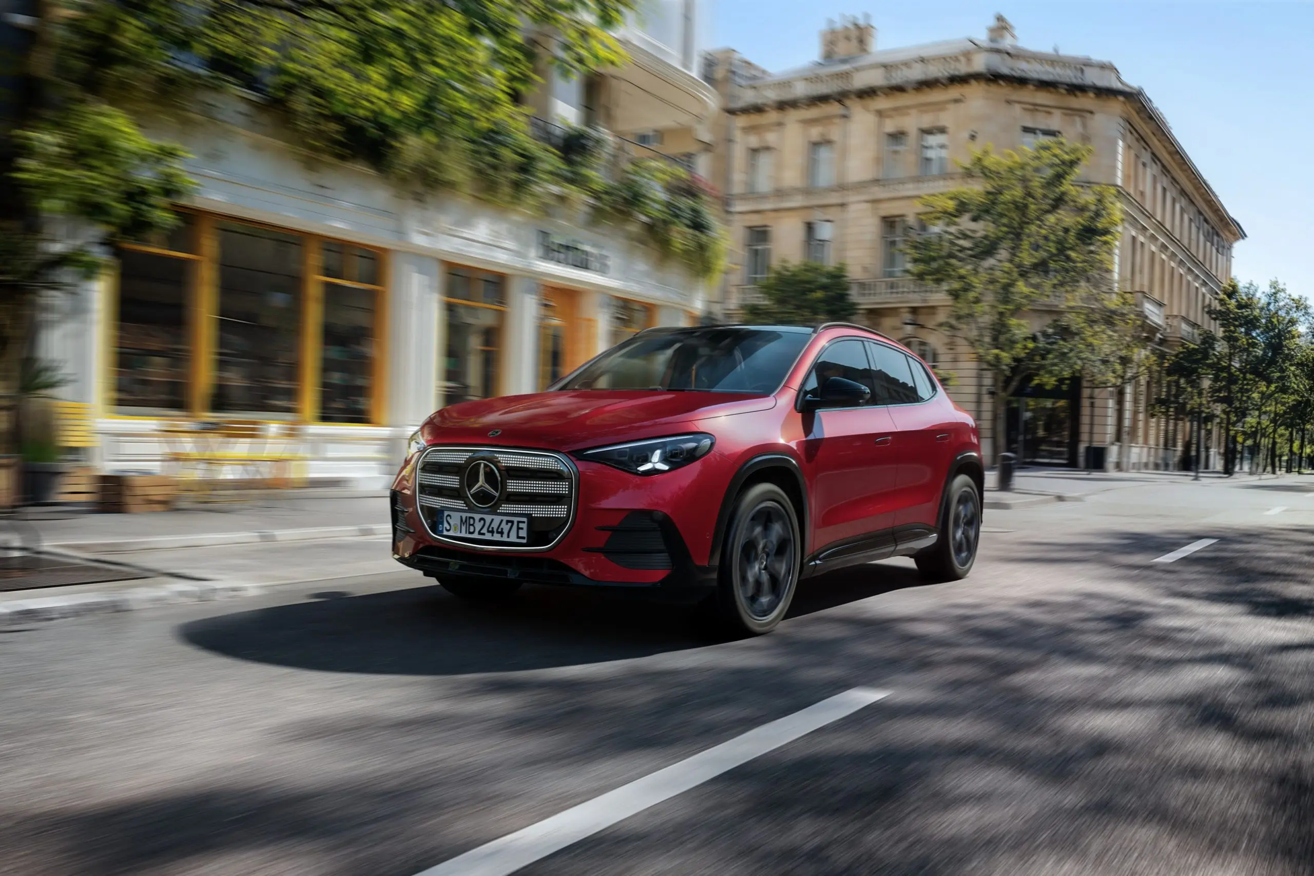 Uus Mercedes GLA laeb 320 kW ja sõidab elektriga kuni 657 km – auto.pub