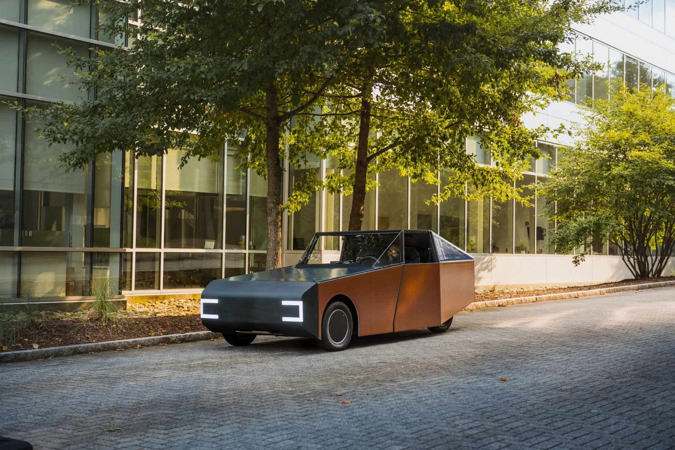 BMW toel valminud päikeseauto kogub päevaga rohkem energiat, kui sõiduks kulutab – auto.pub