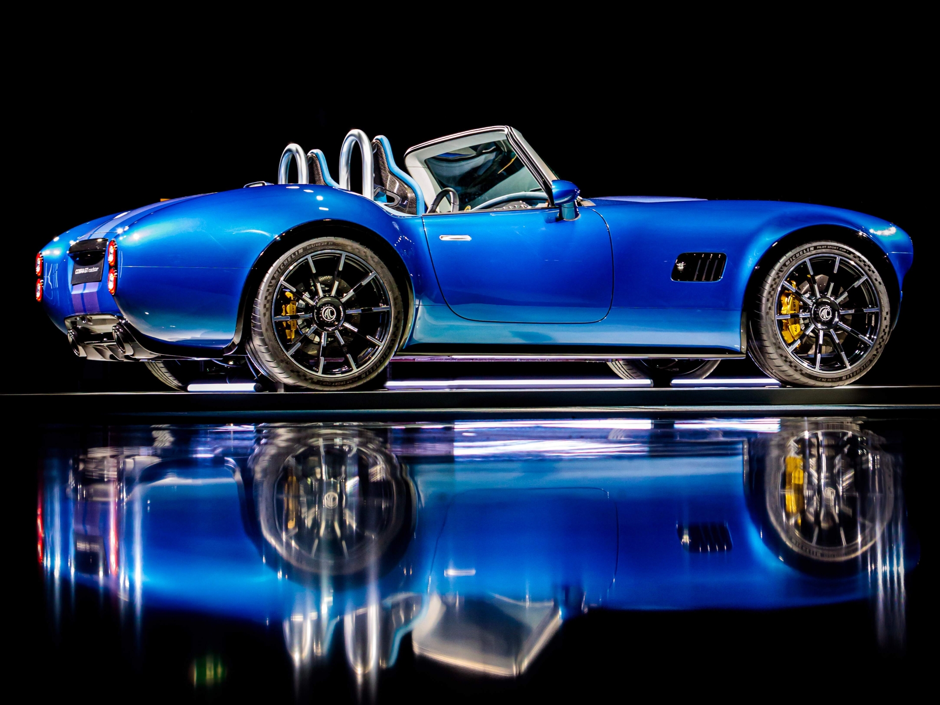 New AC Cobra GT Roadster makes premiere in London – auto.pub