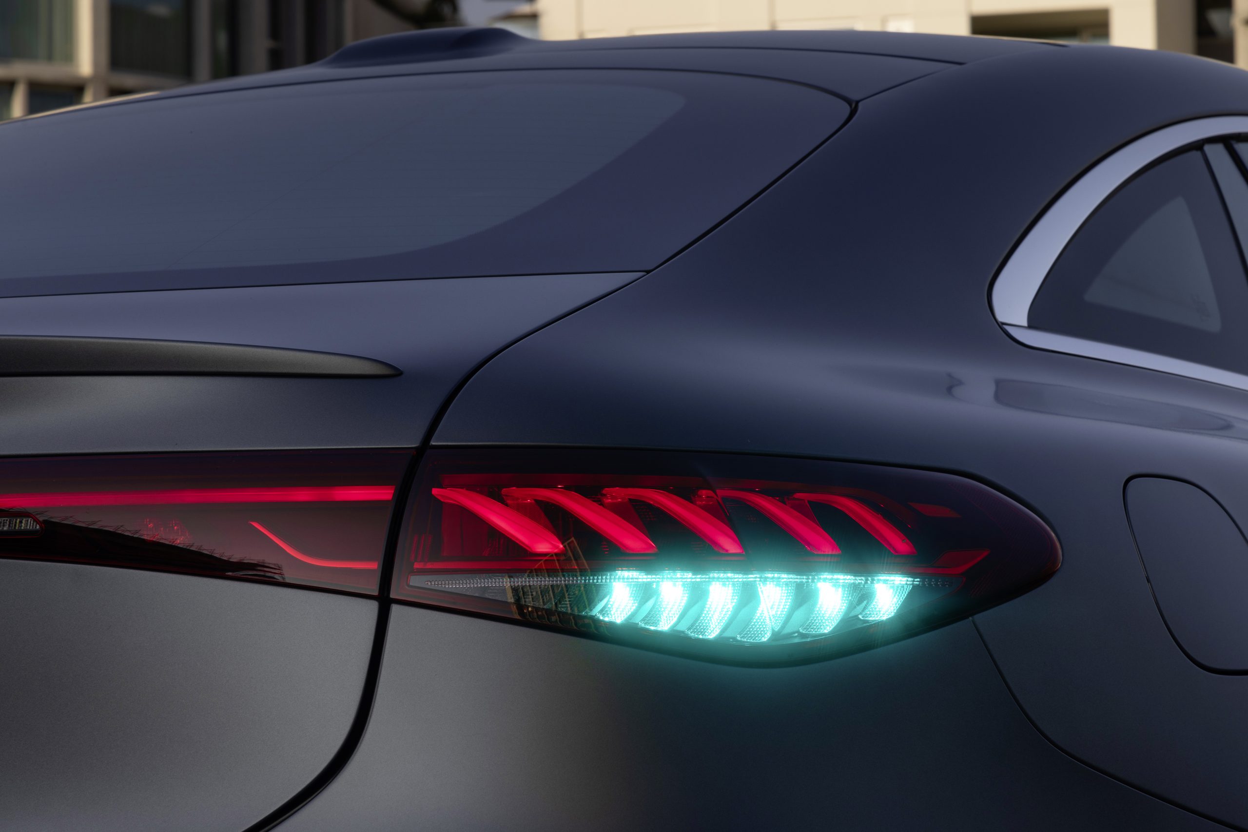 Mercedes-Benz receives approvals for turquoise-coloured automated driving marker lights – auto.pub