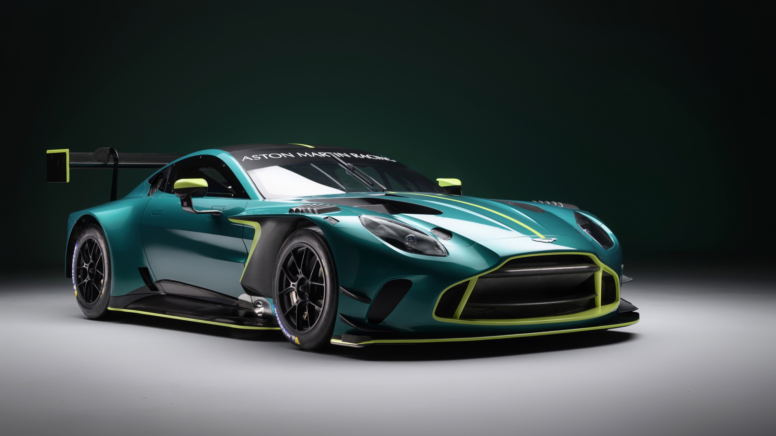 Aston Martin Unleashes the Beast: Introducing the Vantage GT3 – auto.pub