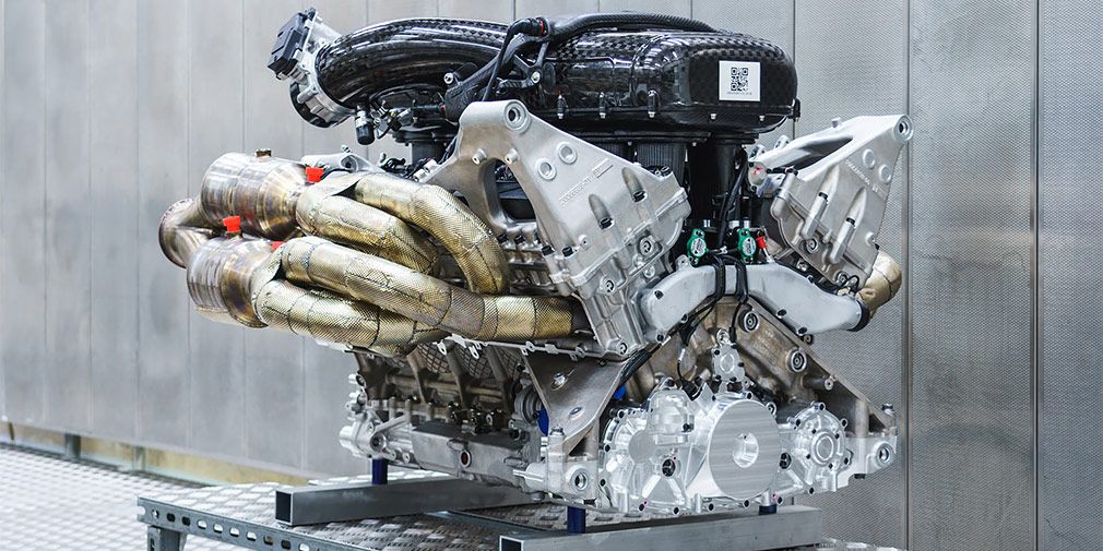 .Aston Martin Valkyrie V12 Engine