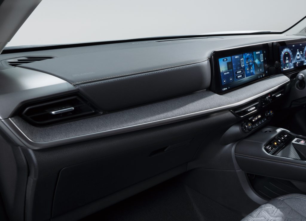 Nissan Kicks tõstab e-POWERi väikese linnamaasturi klassi ja lisab e-4ORCE nelikveo